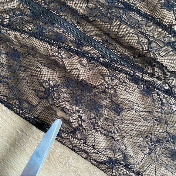 NWT Guess Claudia mini dress lace overlay velvet cap sleeves nude underlining - Picture 13 of 13